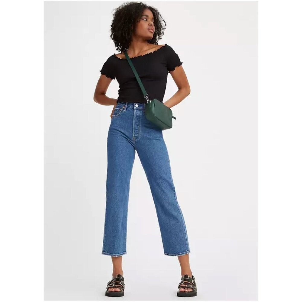 Levi’s Ribcage Straight Ankle Jeans size 24 medium wash button fly